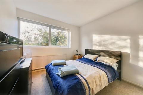 2 bedroom flat for sale, Brook Court, Radlett WD7