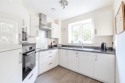 2 bedroom flat for sale, Bath Road, Devizes