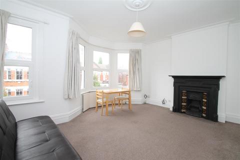 2 bedroom flat to rent, Osborne Road, Palmers Green, London N13