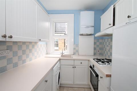 2 bedroom flat to rent, Osborne Road, Palmers Green, London N13