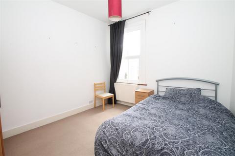 2 bedroom flat to rent, Osborne Road, Palmers Green, London N13