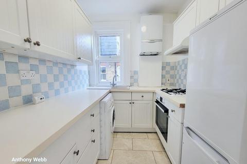 2 bedroom flat to rent, Osborne Road, Palmers Green, London N13