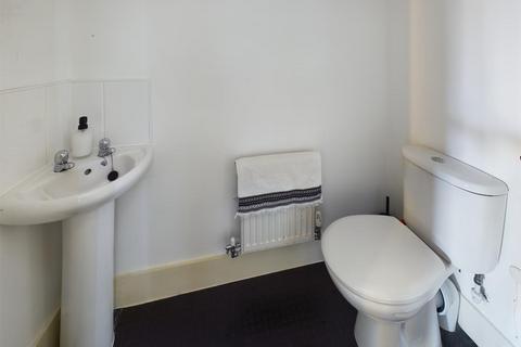 2 bedroom terraced house to rent, April Courtyard, Gateshead NE8