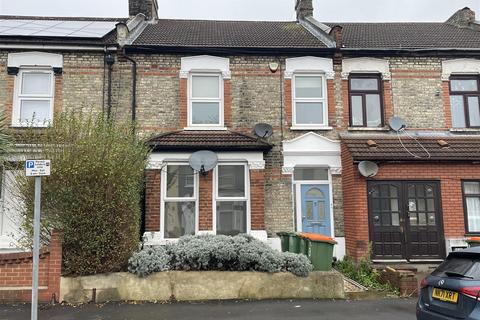 1 bedroom flat to rent, Carlyle Road, London