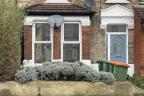 1 bedroom flat to rent, Carlyle Road, London