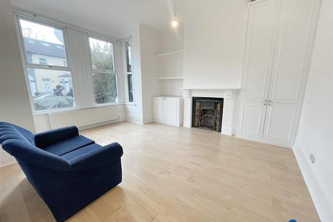 1 bedroom flat to rent, Carlyle Road, London