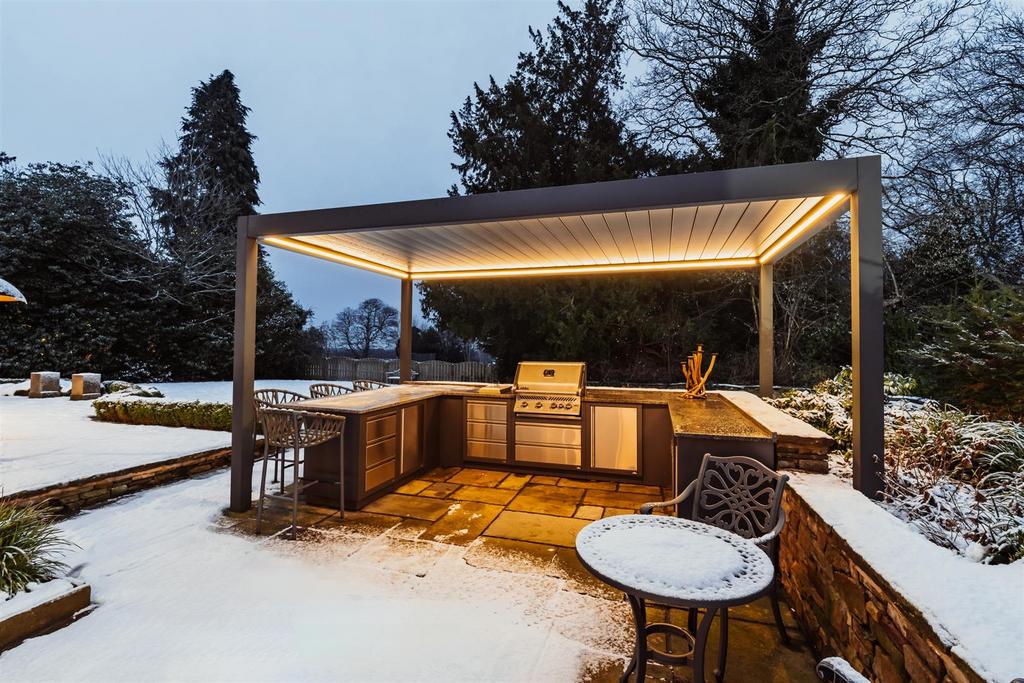 Outdoor Kitchen