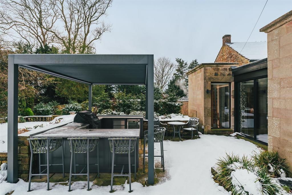 Outdoor Kitchen