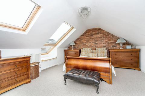 4 bedroom detached house for sale, Halkyn Road, Flint, CH6