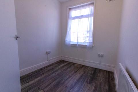 3 bedroom terraced house to rent, Baxter Road