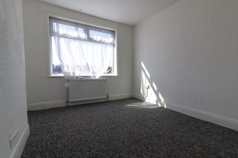 3 bedroom terraced house to rent, Baxter Road