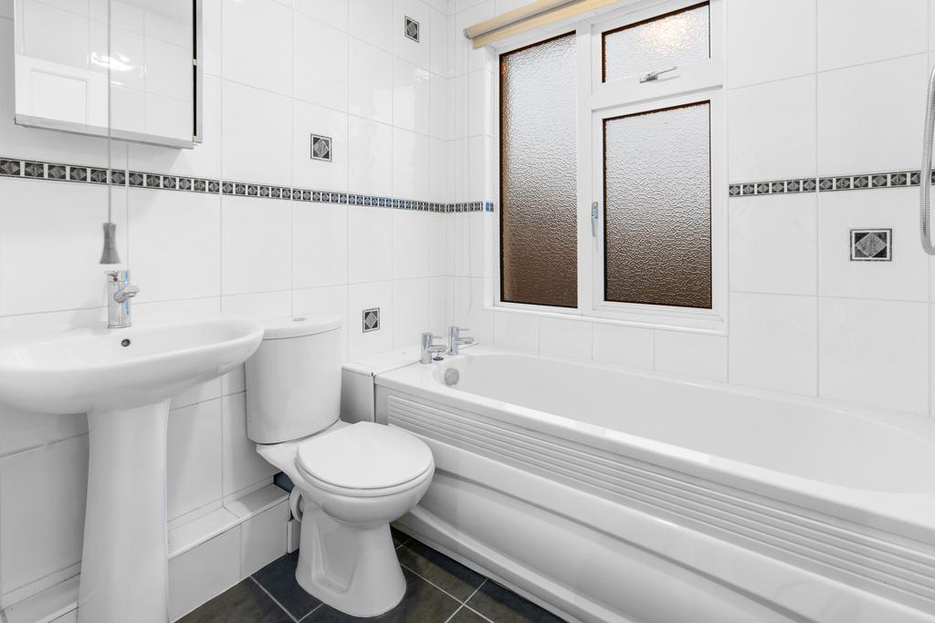 Bathroom 3.jpeg