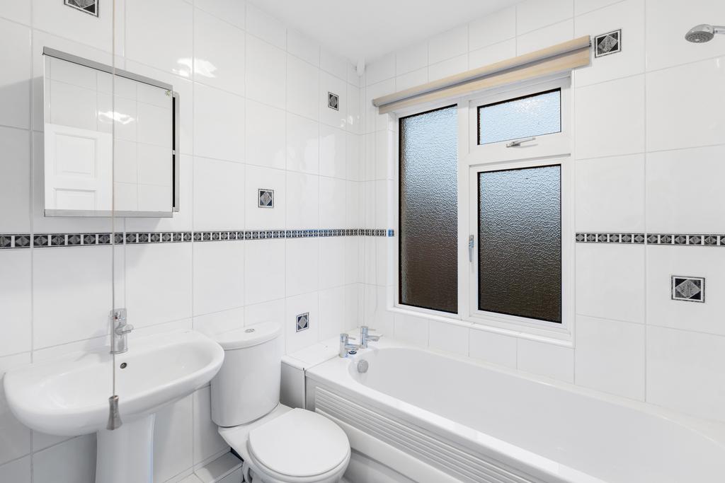 Bathroom 2.jpeg