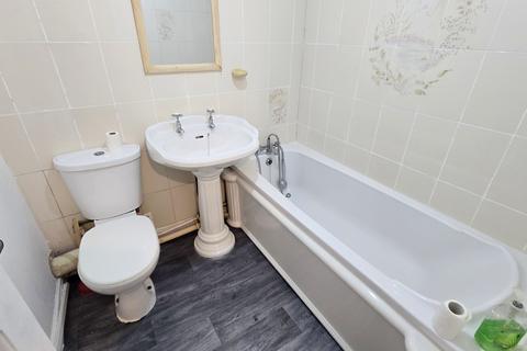 12 Oadby Close, Manchester, M12 4WJ