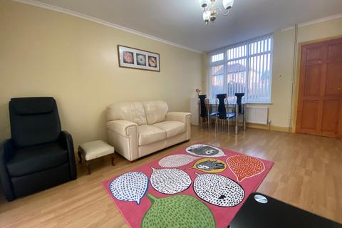 4 bedroom end of terrace house to rent, Wheatfield Road North, Abington, Northampton, NN3 2NA