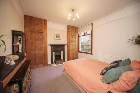 2 bedroom flat for sale, Durnsford Road, Southfields