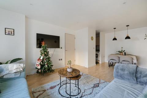 2 bedroom flat to rent, Westgate Apartments, Western Gateway, London, E16