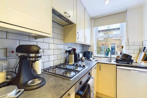 3 bedroom terraced house to rent, Lion Road, Twickenham