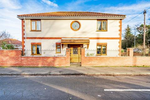 4 bedroom detached house for sale, Fieldview, Norwich