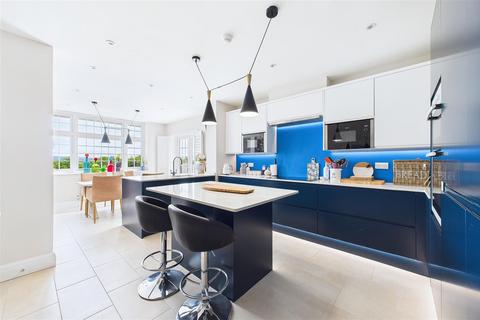 undefined, Spacious 1930s home in Tickenham with views