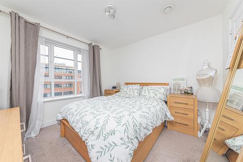 2 bedroom apartment for sale, Comet House, Farnborough GU14