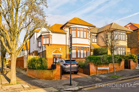 6 bedroom semi-detached house for sale, Ilford IG1