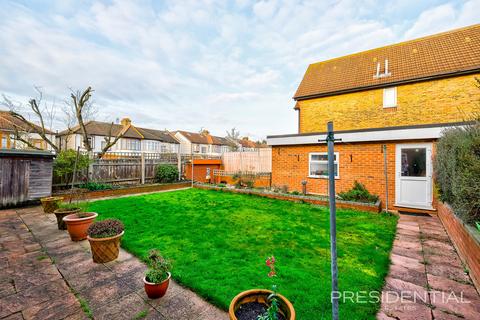 6 bedroom semi-detached house for sale, Ilford IG1