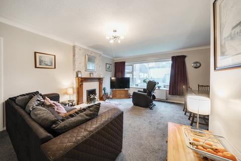 2 bedroom flat for sale, Moorland Close, Moortown, Leeds, LS17