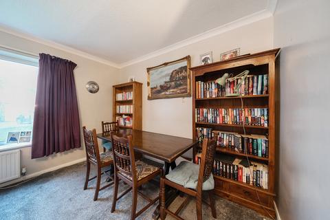 2 bedroom flat for sale, Moorland Close, Moortown, Leeds, LS17