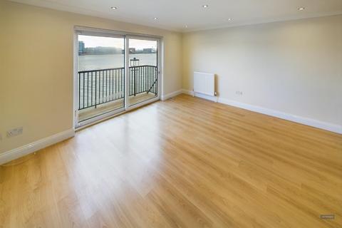 3 bedroom house for sale, Calshot Court, Ocean Village, SO14