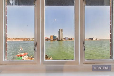 3 bedroom house for sale, Calshot Court, Ocean Village, SO14