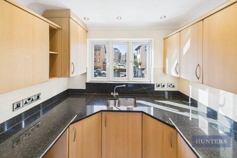 3 bedroom house for sale, Calshot Court, Ocean Village, SO14