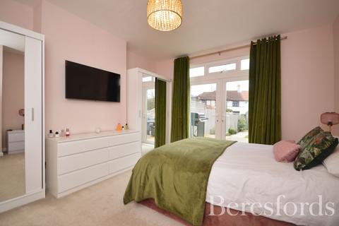 7 Tudor Drive, Romford, RM2 5LJ