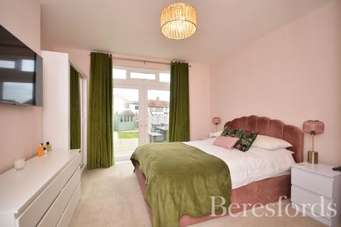 7 Tudor Drive, Romford, RM2 5LJ