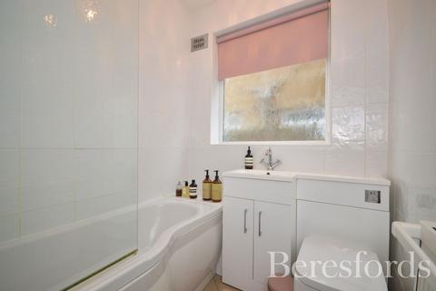 7 Tudor Drive, Romford, RM2 5LJ