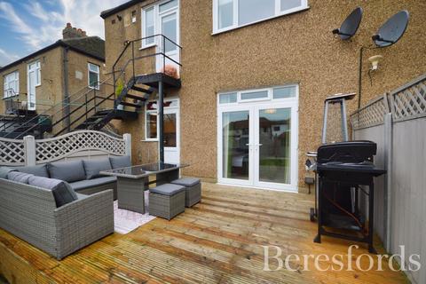 7 Tudor Drive, Romford, RM2 5LJ