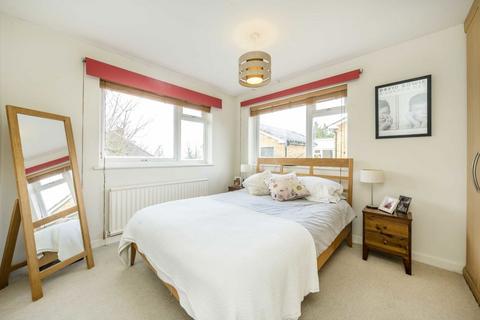 3 bedroom flat for sale, Vallance Road, London N22