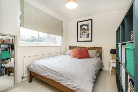 3 bedroom flat for sale, Vallance Road, London N22