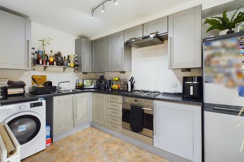 2 bedroom flat for sale, Oldmeadow House, Town Centre RH11