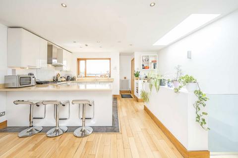 4 bedroom flat for sale, Upper Street, London N1