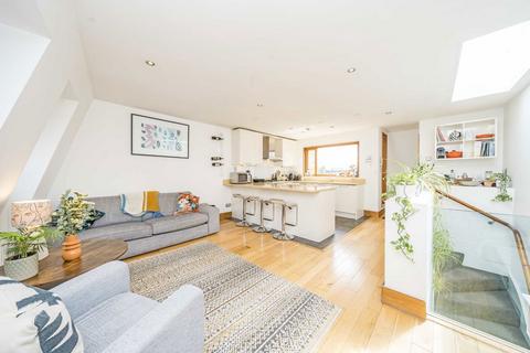 4 bedroom flat for sale, Upper Street, London N1