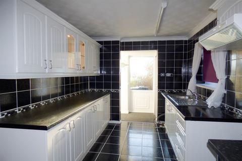 3 bedroom end of terrace house to rent, Moreland Road, South Shields