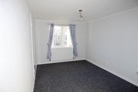 3 bedroom end of terrace house to rent, Moreland Road, South Shields