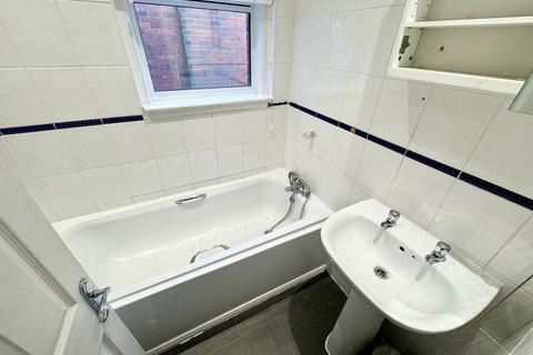 3 bedroom flat to rent, Christchurch Road, Bournemouth BH7