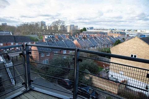 1 bedroom apartment for sale, Fishguard Way, Galleons Reach, London