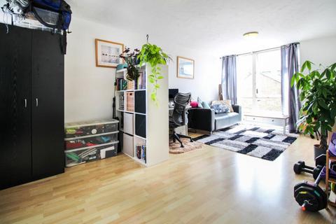 1 bedroom apartment for sale, Grimsby Grove, E16