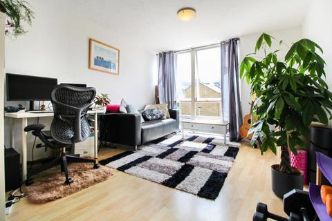 1 bedroom apartment for sale, Grimsby Grove, E16