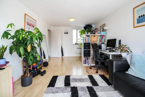 1 bedroom apartment for sale, Grimsby Grove, E16