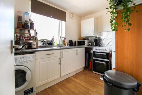 1 bedroom apartment for sale, Grimsby Grove, E16