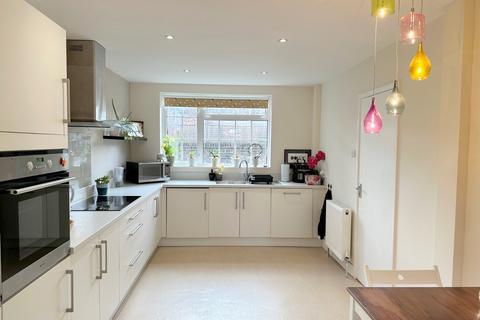 20 Clewer Fields, Windsor, SL4 5BW